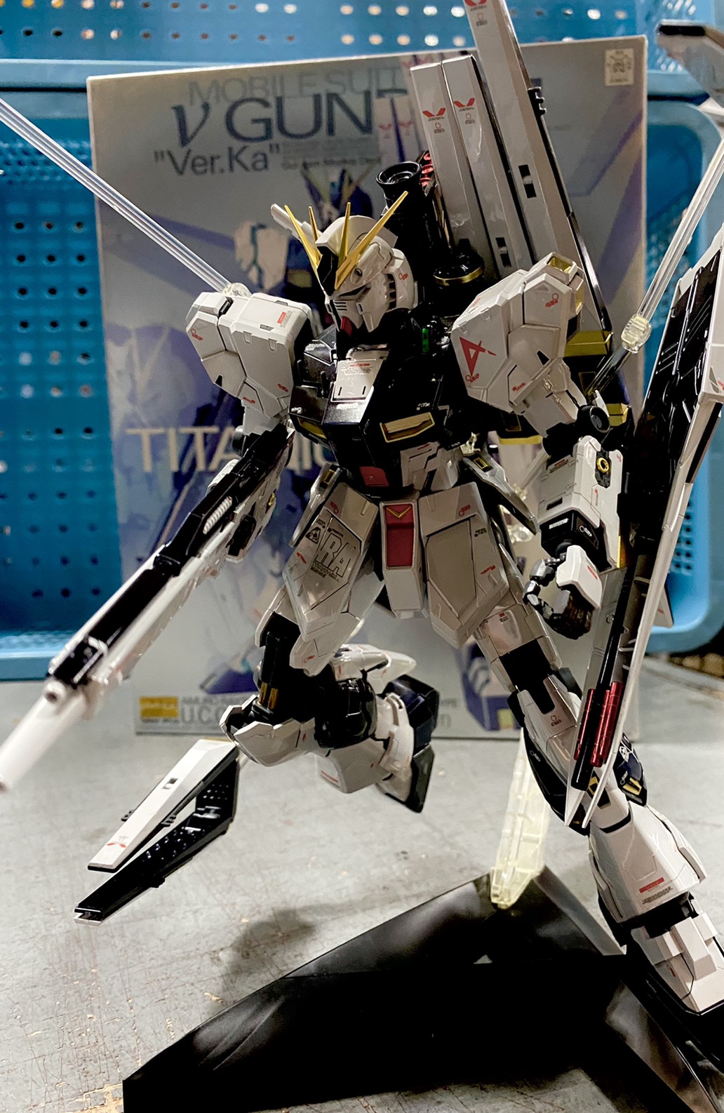 MG νガンダムVer.Ka チタニウムフィニッシュ（完成品）-